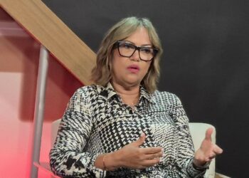 Sociedades médicas cuestionan oposición de industriales etiquetado en alimentos