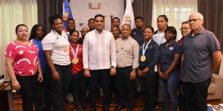 El Miderec recibe a la selección de pesas tras ganar 9 oros en Cali.