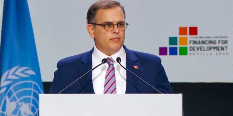 Ministro dominicano urge rediseñar arquitectura financiera mundial