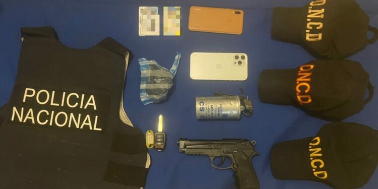 Policía desmantela red criminal y ocupa armas, drogas y pertrechos