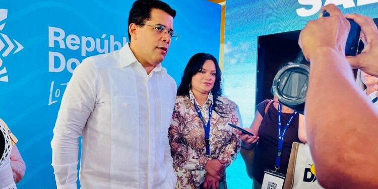 Saluda apertura al diálogo entre guías turísticos y ministro Collado