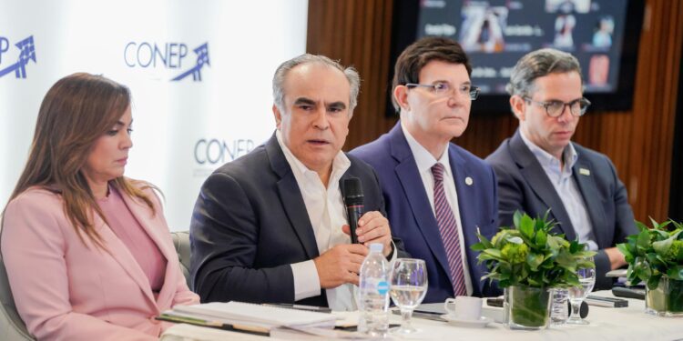 Empresarios rechazan reforma laboral y piden retomar el diálogo