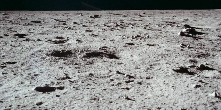 China prueba con éxito máquina para fabricar ladrillos lunares