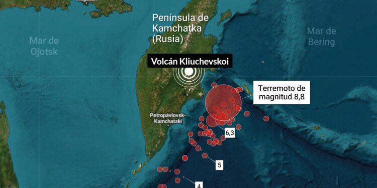 Volcán Kliuchevskoi entra en erupción tras sismo de 8.8 en Rusia