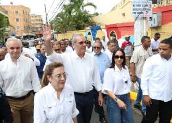 Abinader recorre Capotillo y promete un cambio de imagen para el sector