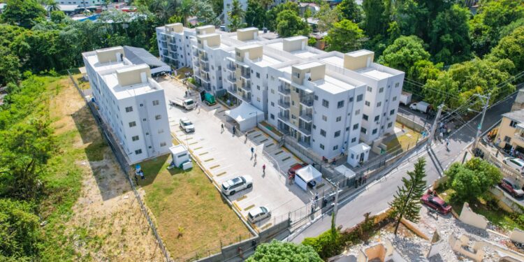 Abinader entrega 46 viviendas y supera las 13 mil en su gestión