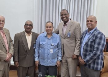 Periodistas acuerdan con el Gobierno mejoras urgentes al gremio