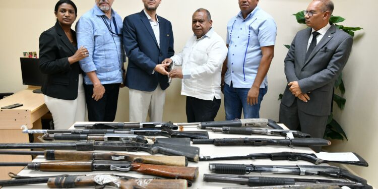 Ministerio Público y Poder Judicial entregan al MIP armas decomisadas