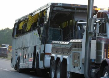 Accidentes de autobuses dejan muertos y decenas de heridos en EE.UU