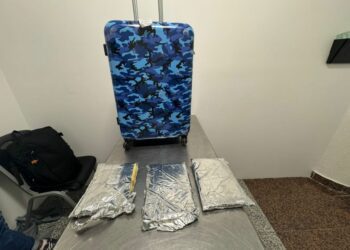 Cae un español en el AILA con supuesta droga en maleta de doble fondo