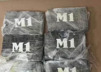 Incautan ocho paquetes de cocaína en el AILA con destino a España