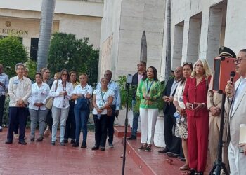 Educación honra a los héroes de la Restauración