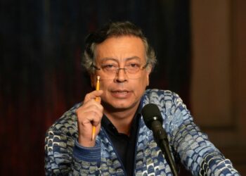 Petro alerta que invasión a Venezuela arrastraría también a Colombia