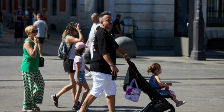 España bate de nuevo récord de población, impulsada por inmigración