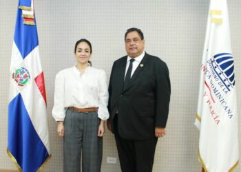 Notarios y Gobierno se unen para registrar indocumentados dominicanos