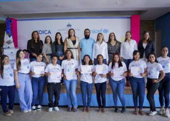 Más de mil niñas se gradúan del Club de Chicas en tres provincias