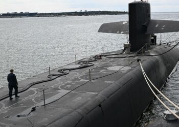 Trump advierte que submarinos nucleares de EE.UU. están “más cerca de Rusia”