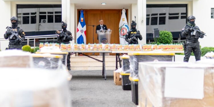 Incautan cocaína líquida en jugos con destino a España