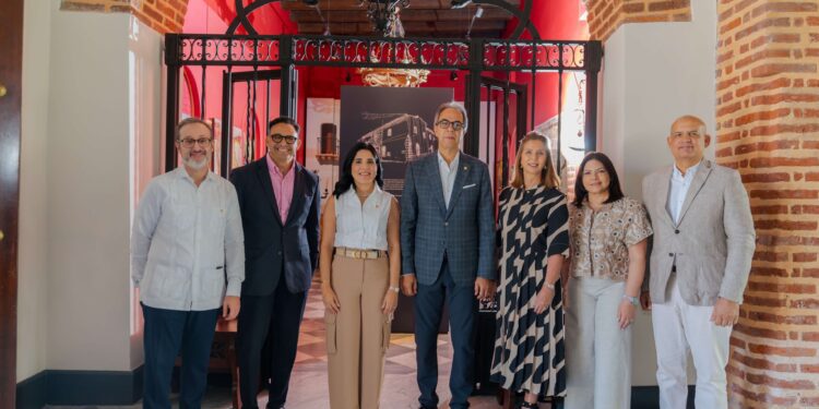 Banco Popular recibe líderes de opinión en el Centro Cultural Taíno Casa del Cordón