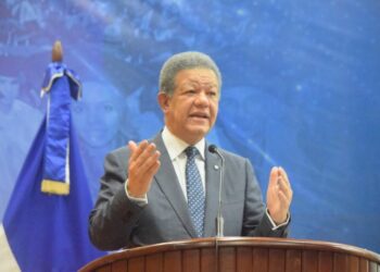 Leonel Fernández pide IA “más humana”y advierte de sus riesgos