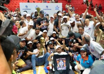 Los Titanes se coronan campeones tras barrer 4-0 a los Metros