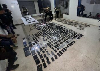 Incautan fusiles, municiones y más de 200 equipos electrónicos en la provincia Duarte.