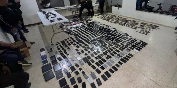 Incautan fusiles, municiones y más de 200 equipos electrónicos en la provincia Duarte.