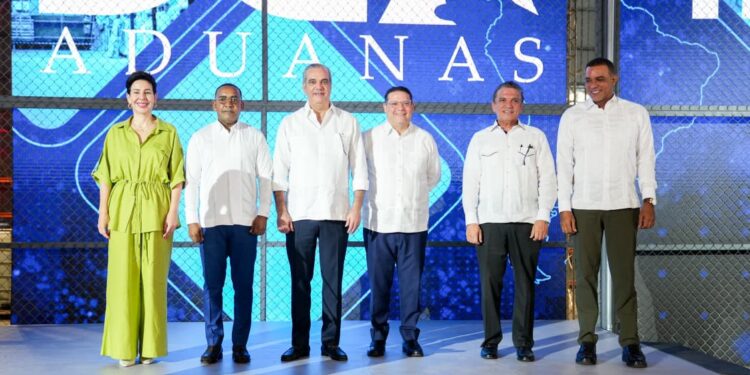 Gobierno inaugura nueva terminal courier en el AILA