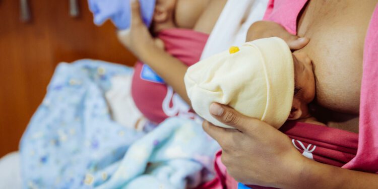 Madres que amamantan, solas pero no vencidas