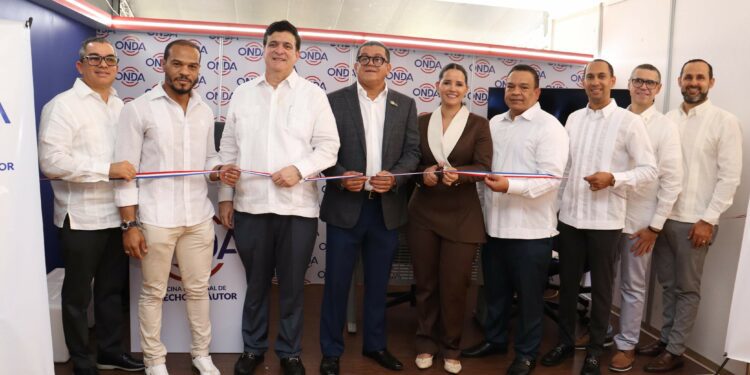 Autores del Cibao registran sus obras gratis en ExpoVega 2025