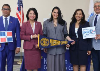 Buscan reforzar la educación gratuita para dominicanos en Lawrence.