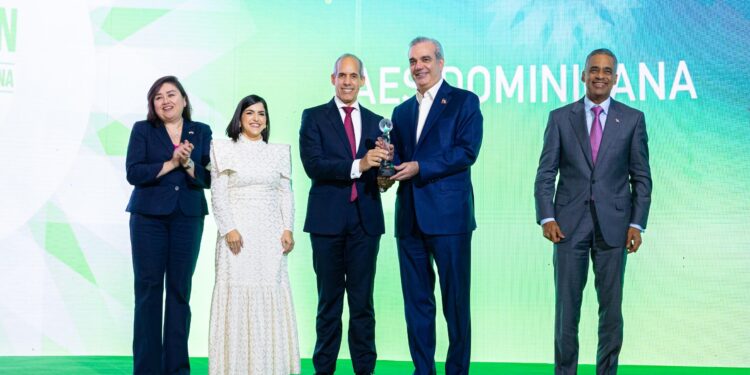 AES Dominicana reconocida por ProDominicana por diversificación y seguridad energética