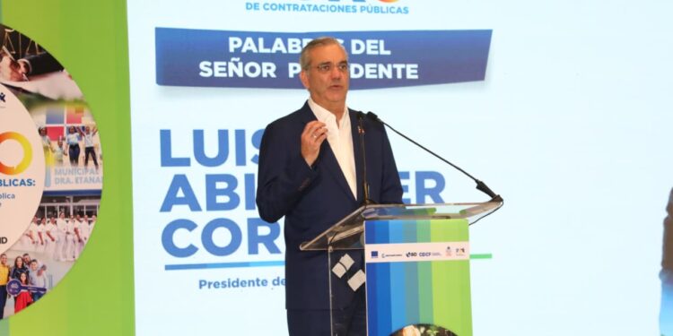 Abinader: “Nueva ley de contrataciones transforma compras del Estado”