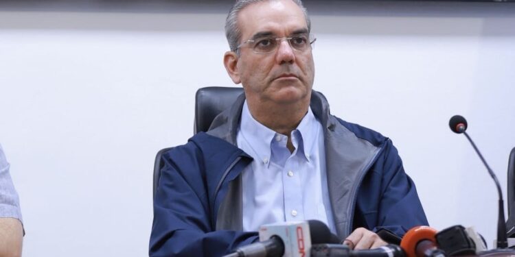 Abinader pide seguir alertas oficiales ante lluvias en el país