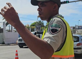 DIGESETT justifica compra pitos de acero para sus agentes