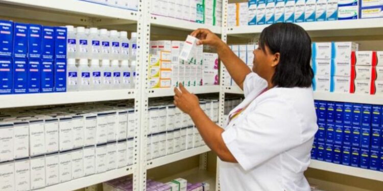 Gobierno se defiende: triplica cobertura a pacientes de Alto Costo; de 2,500 a 7,400