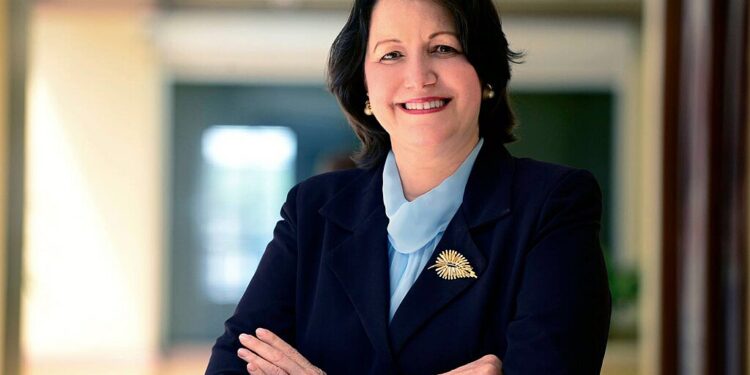 Abinader designa Aura Celeste Fernández, al frente del CNSS