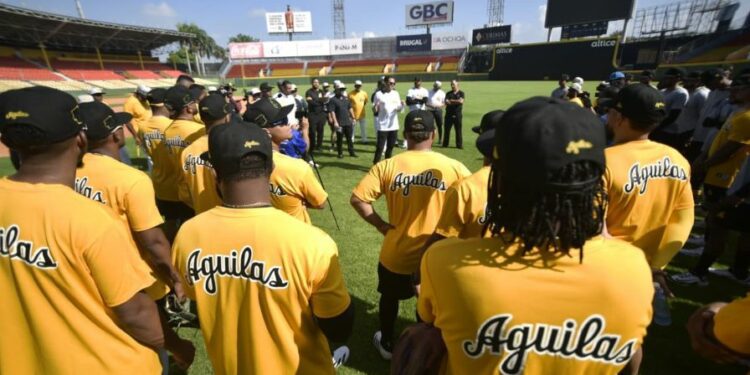 Águilas inician prácticas con cerca de 50 peloteros en el Estadio Cibao 