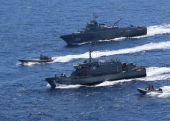 EE.UU denuncia aviones de Venezuela sobrevuelan sus buques