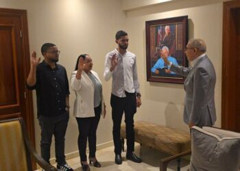 Danilo juramenta a líderes que regresan al PLD 