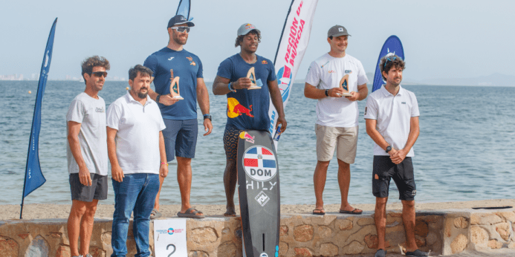 Corniel conquista España: El rey del kitesurf es dominicano
