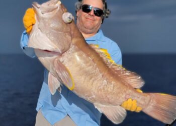 Un capitán dominicano entre los mejores guías de pesca