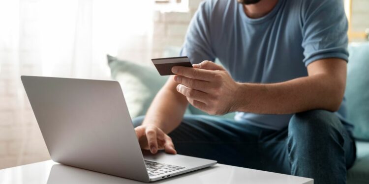 Lanzamiento del iPhone 17 desata una ola de estafas digitales