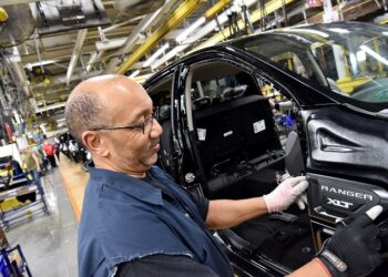 Se frena la creación de empleos en EEUU