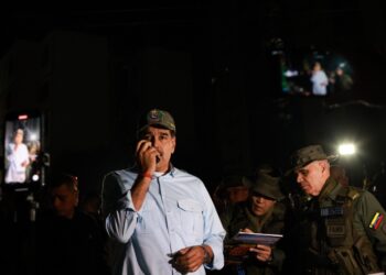Maduro lanza “ofensiva permanente” ante tensiones con EEUU