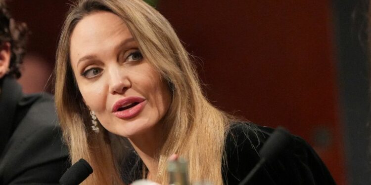 La cruda reflexión de Angelina Jolie de su país, Estados Unidos