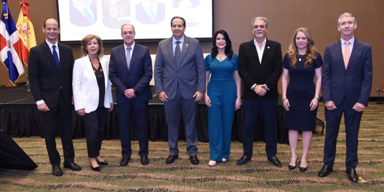 Comité de Turismo de CAMACOESRD organizó el panel Turismo de salud y bienestar: