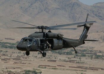 EEUU: ataca a nuevo barco; helicóptero Black Hawk se estrella