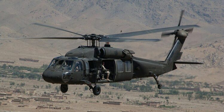 EEUU: ataca a nuevo barco; helicóptero Black Hawk se estrella