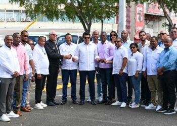 Mitur entrega 38 camiones volteos a municipios y distritos municipales con vocación turística.